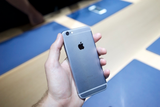 Illustration for article titled iPhone 6, primeras impresiones: adiós a la pantalla pequeña